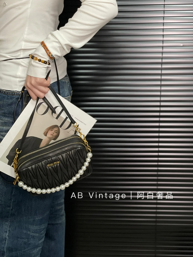 95新 MIU MIU/缪缪 阿白奢品｜缪缪 黑金相机斜挎包