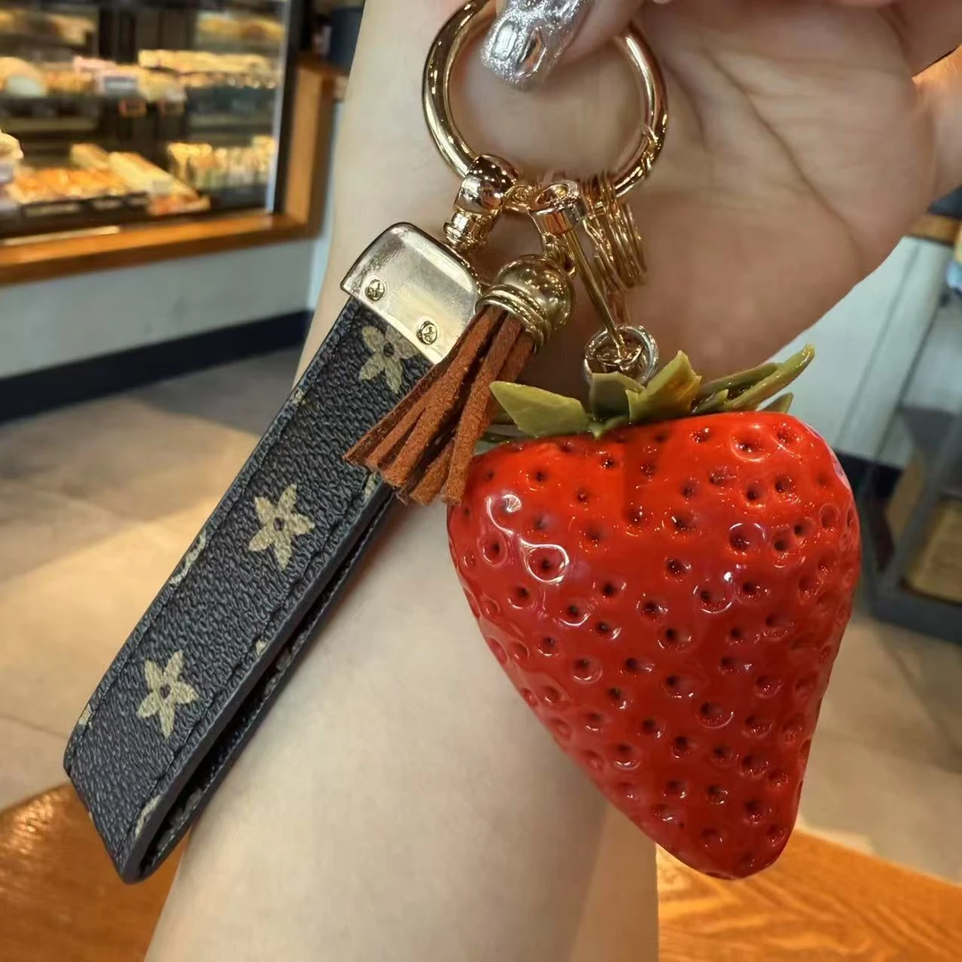 【小魏总专属】纯手工黏土捏制草莓挂件