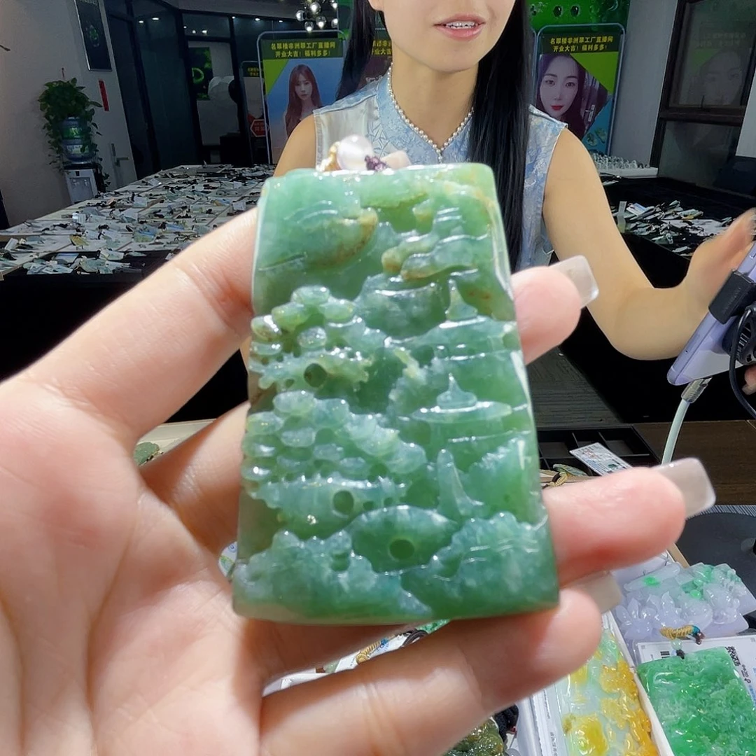颈饰未镶嵌翡翠一个