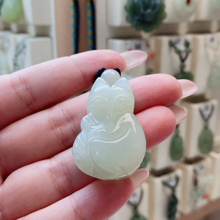 鱼***串和田玉未镶嵌颈饰