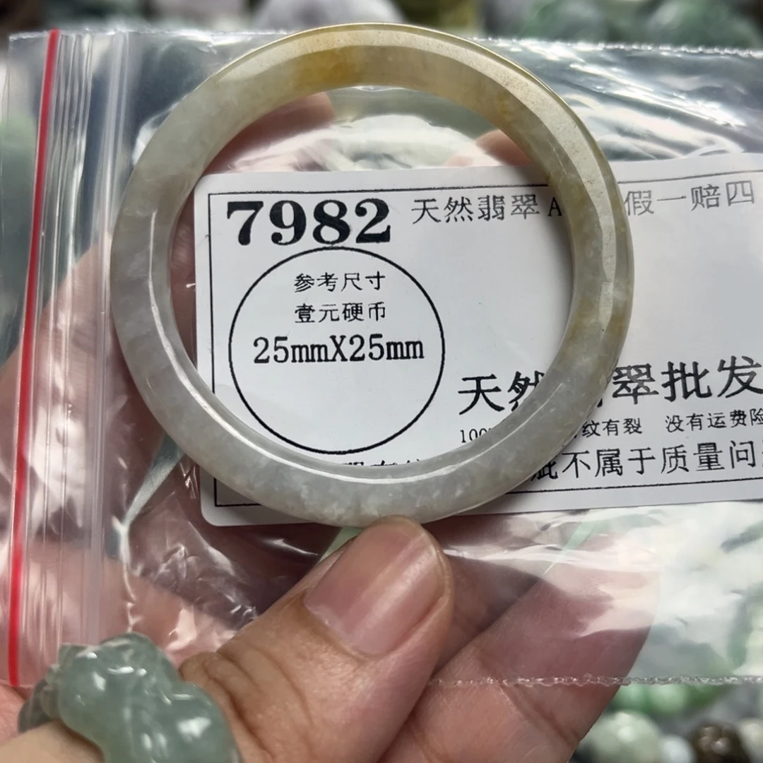 翡翠未镶嵌颈饰7982