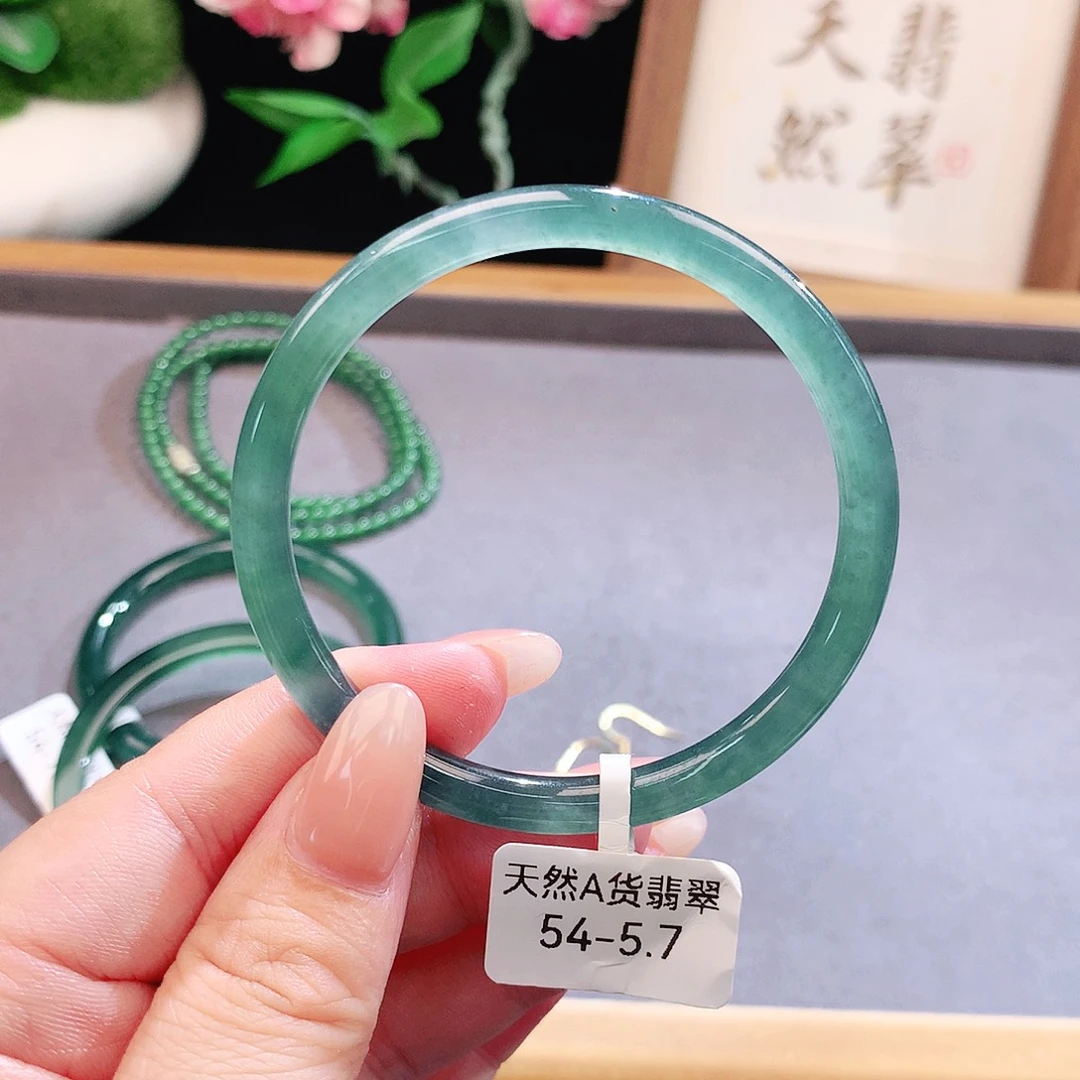 未镶嵌手镯（圆镯）翡翠