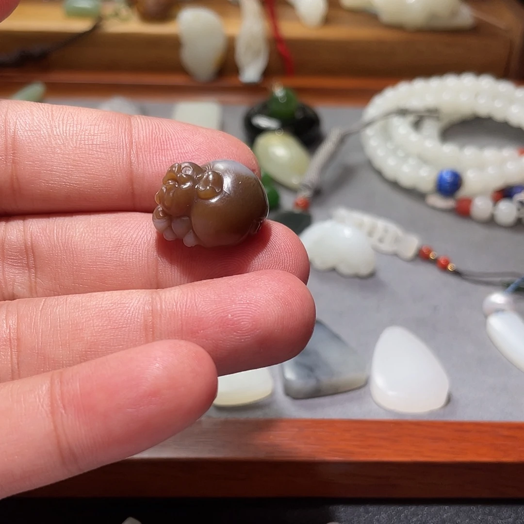 玉***）和田玉（糖玉）未镶嵌颈饰
