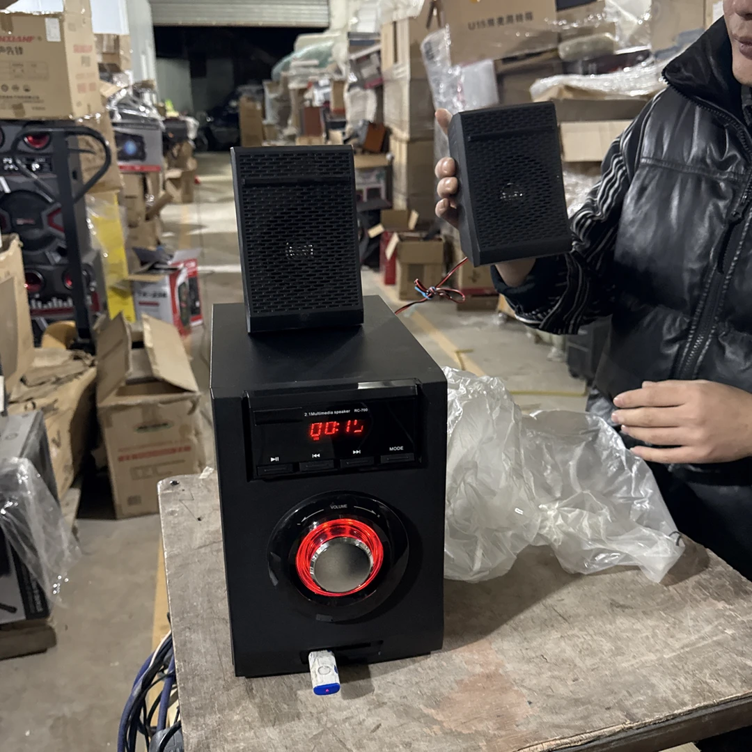 9新  插电款电脑音箱，有杂音，裸机没有任何配件