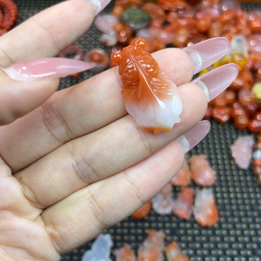 南红玛瑙未镶嵌颈饰金鱼