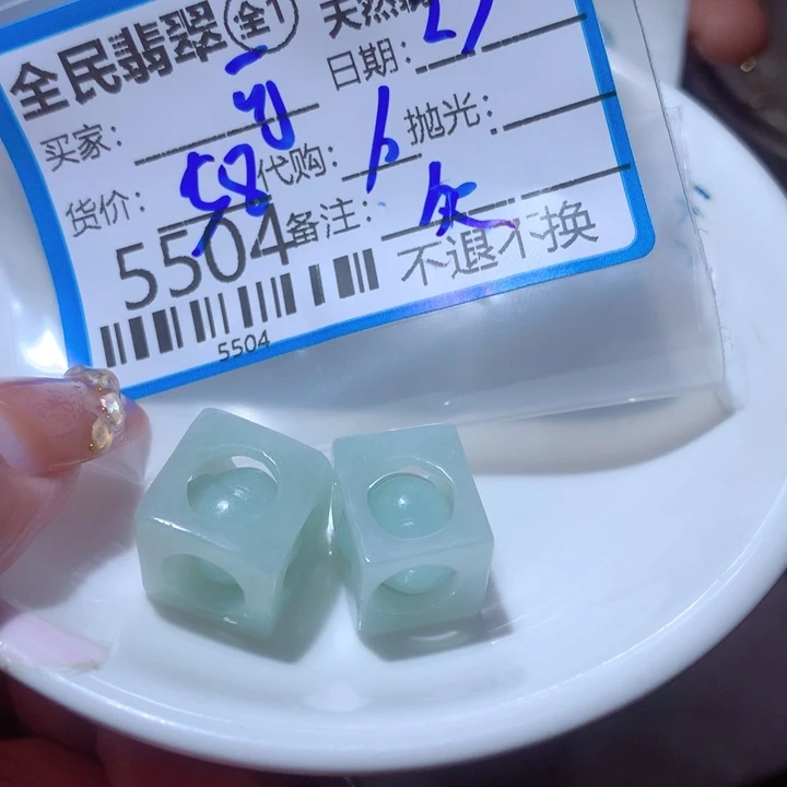 翡翠颈饰未镶嵌?****?在