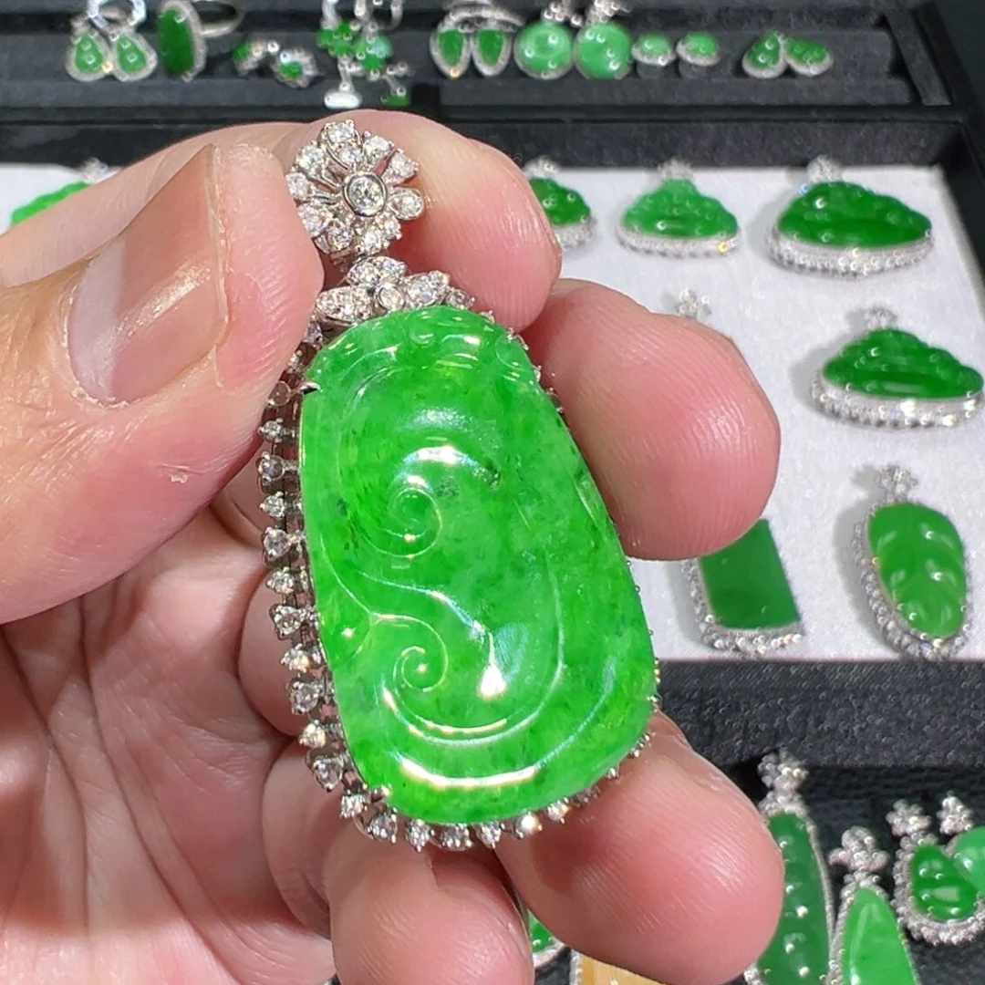 【闪购商品】翡翠吊坠(不含链)18K金镶嵌