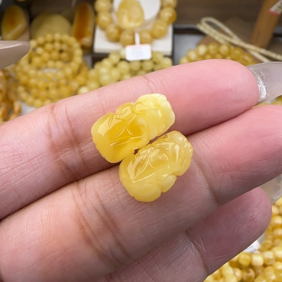 奈***何蜜蜡未镶嵌裸石蜜蜡小貔貅