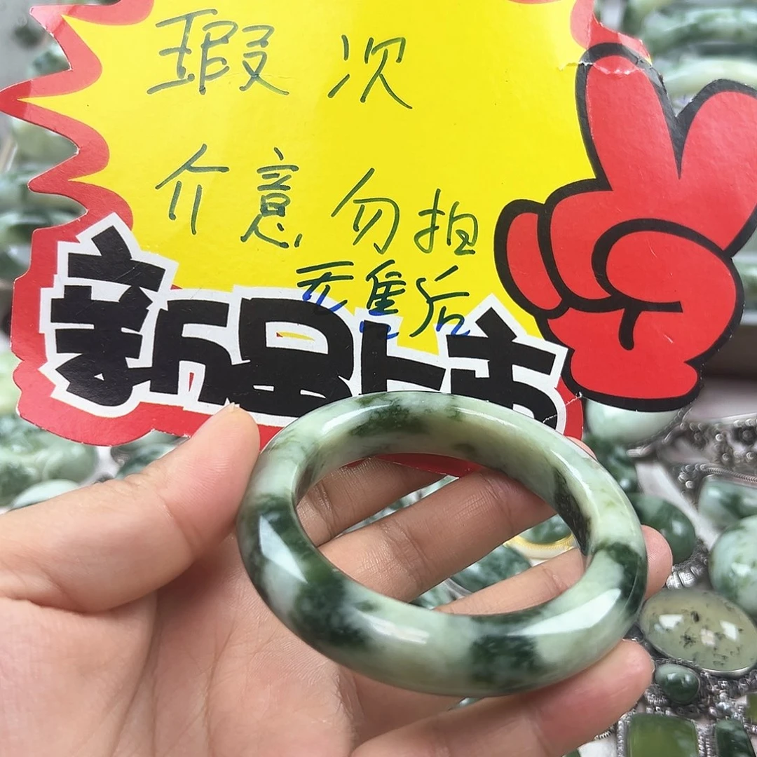 未镶嵌蛇纹石玉颈饰