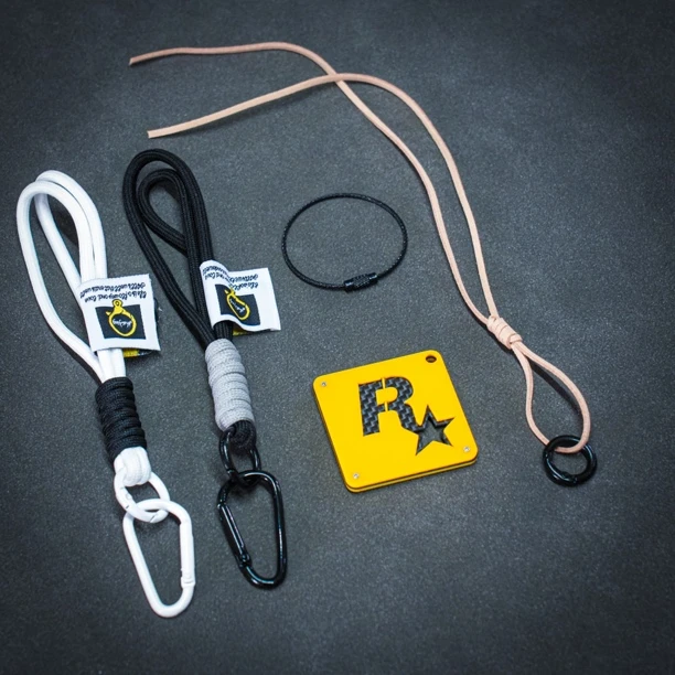 高级感汽车挂件碳纤维R星碳纤维汽车挂件钥匙扣小网红车上用品