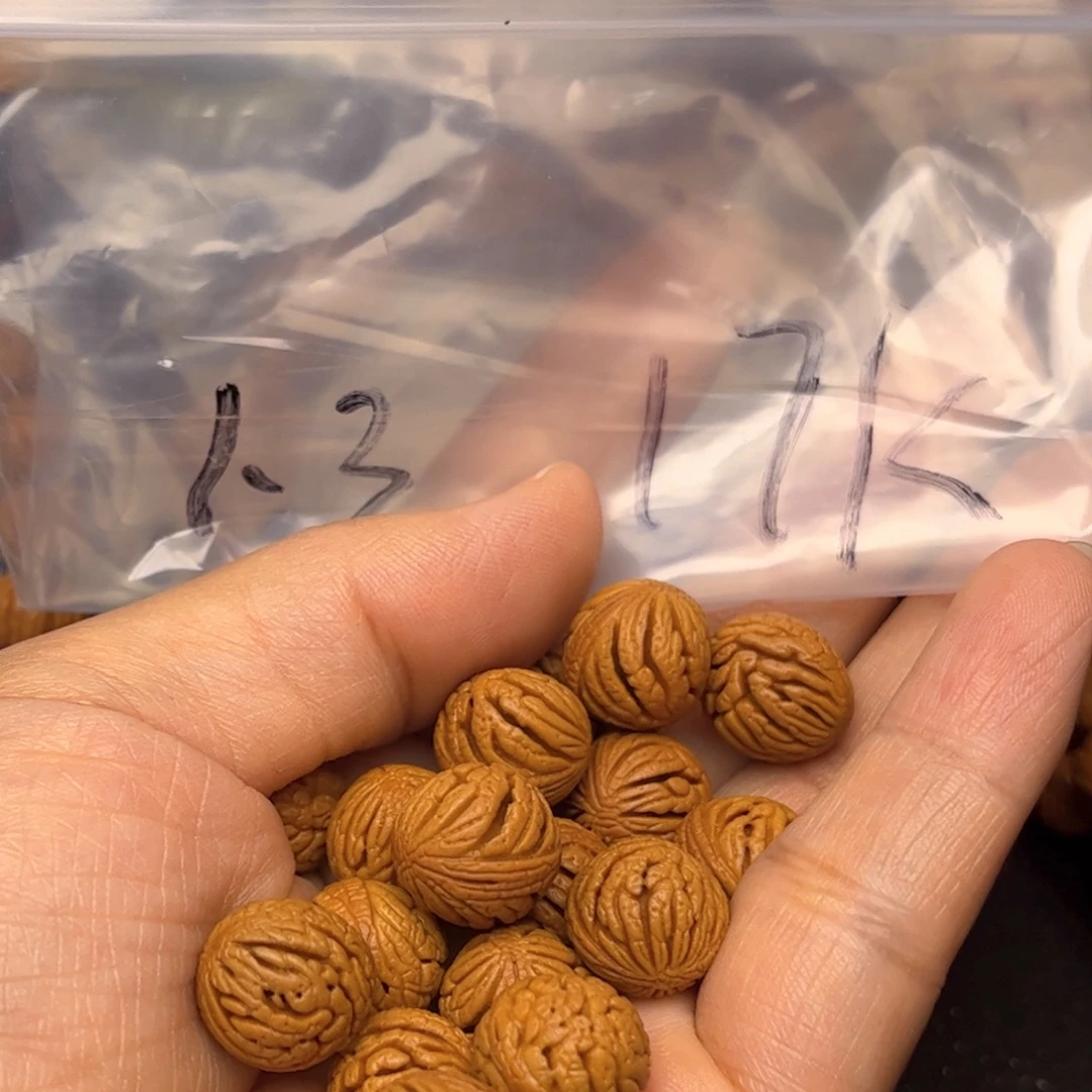 扬***航吊坠桃核龙纹桃核