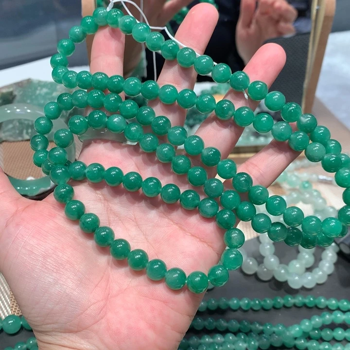 石英质玉（非洲翠）未镶嵌颈饰