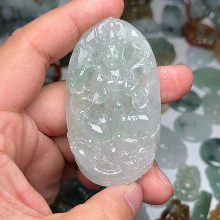 翡翠未镶嵌颈饰天*观音