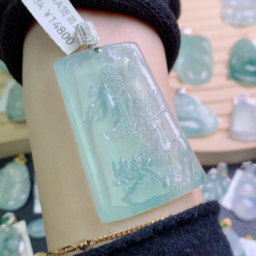 A***A翡翠18K金镶嵌颈饰吊坠