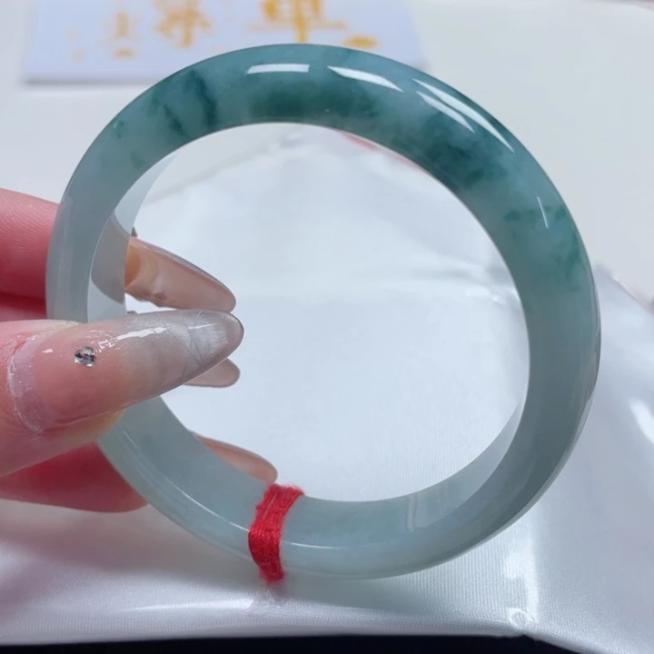 翡翠手镯未镶嵌缅甸