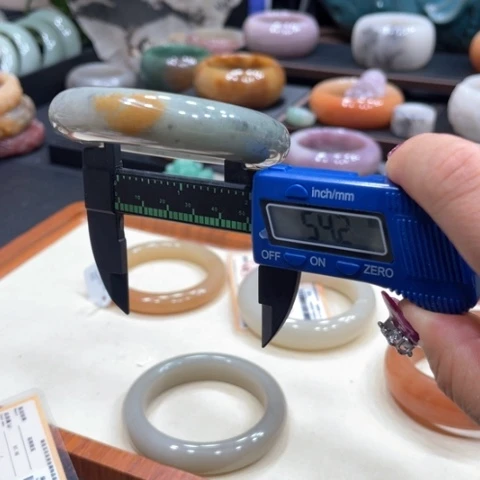 未镶嵌手镯石英质玉