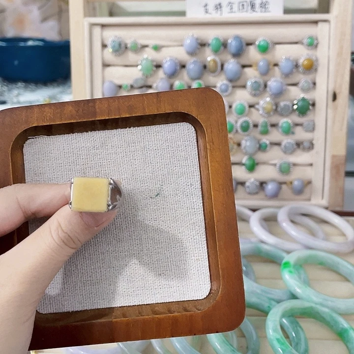翡翠未镶嵌颈饰天然翡翠Ａ货