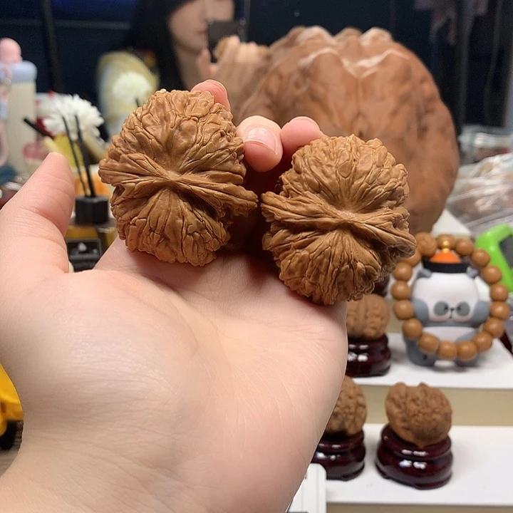 桃核吊坠边49肚52华坤龙