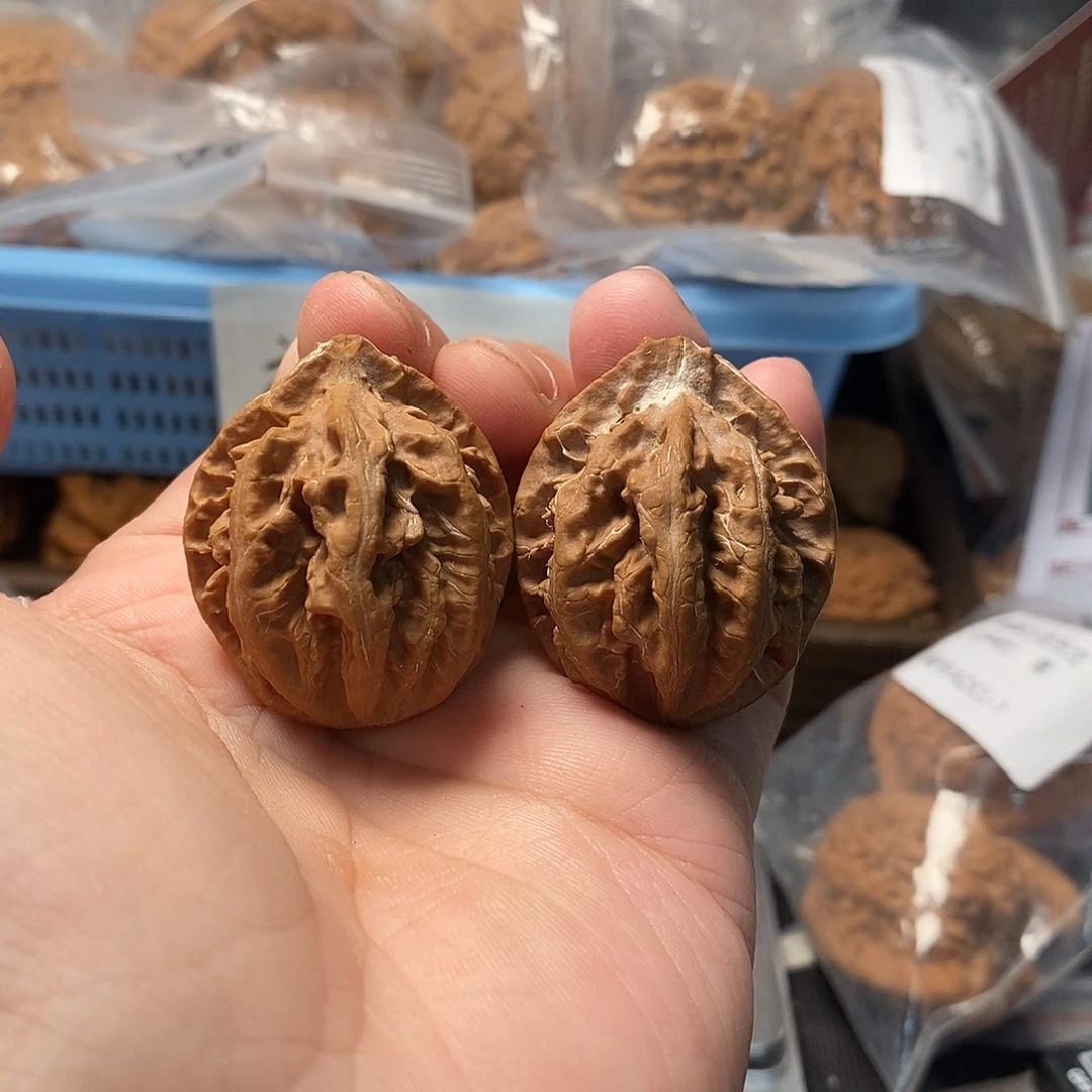 1文玩核桃火龙纹33-469