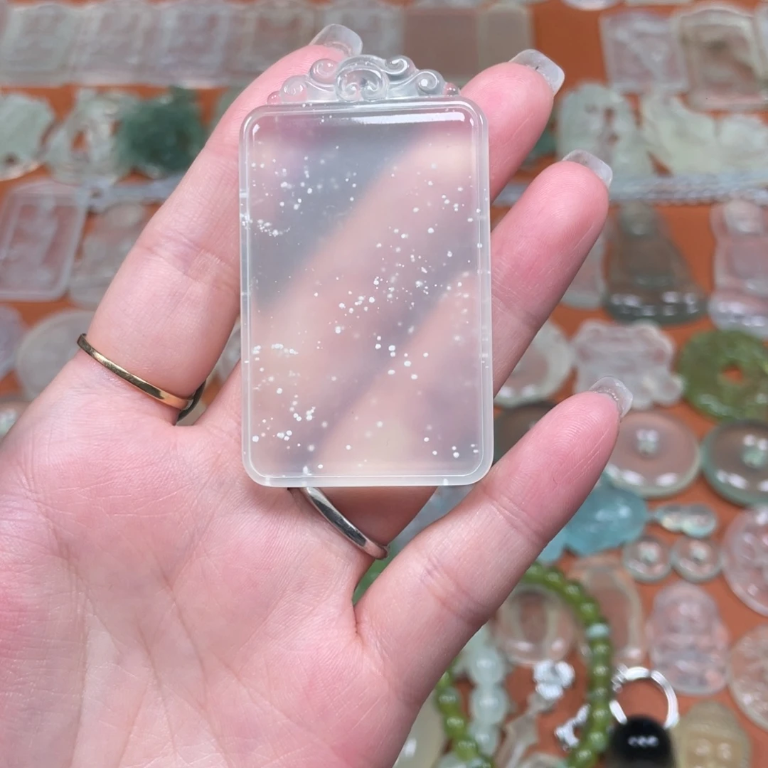 阿****蛇纹石玉未镶嵌颈饰