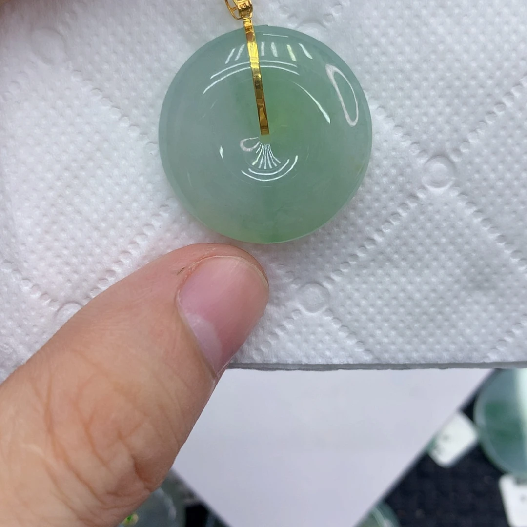 颈饰18K金镶嵌翡翠