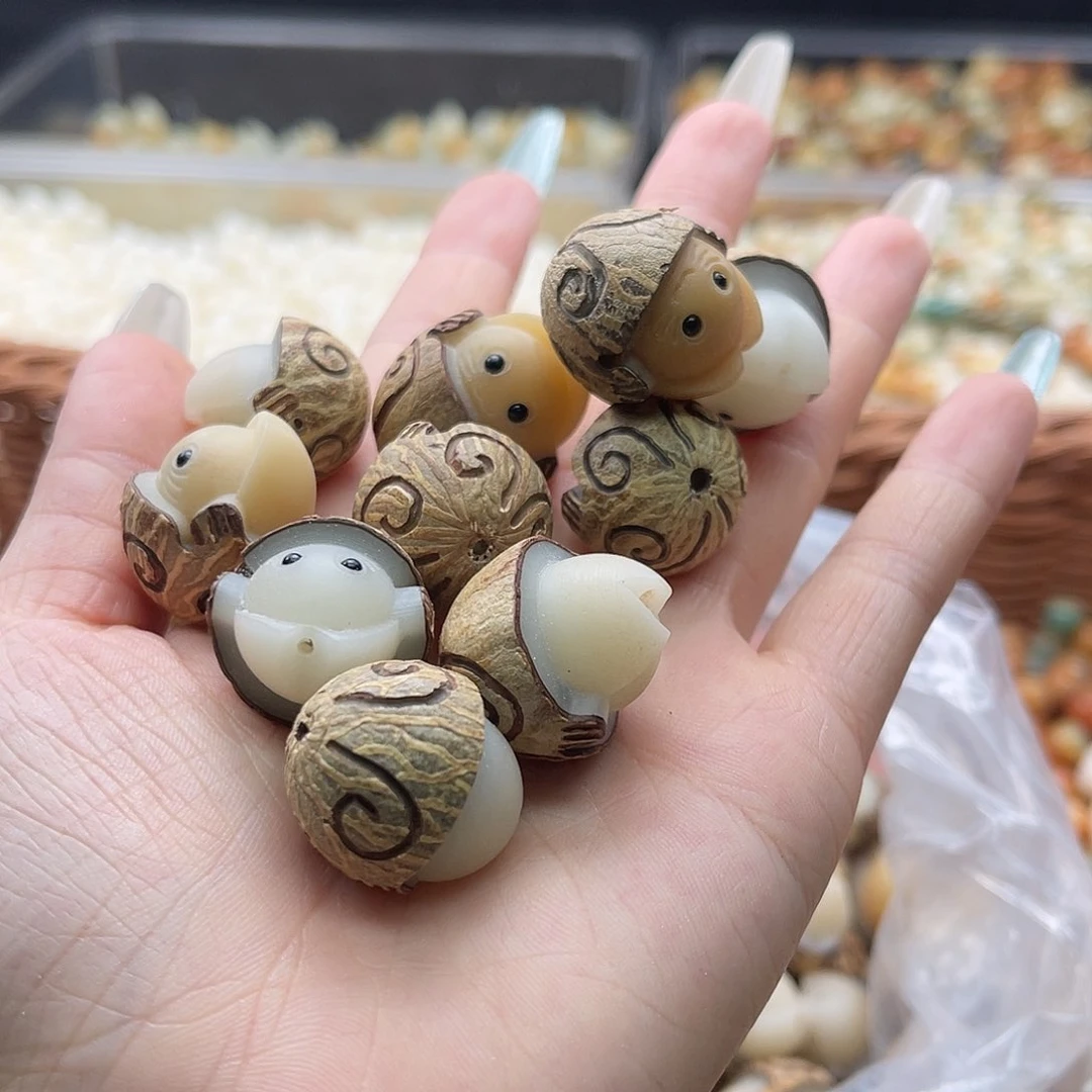 白玉菩提吊坠q20mm/3颗带皮蛋仔