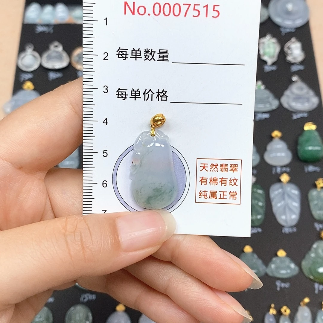 颈饰18K金镶嵌翡翠