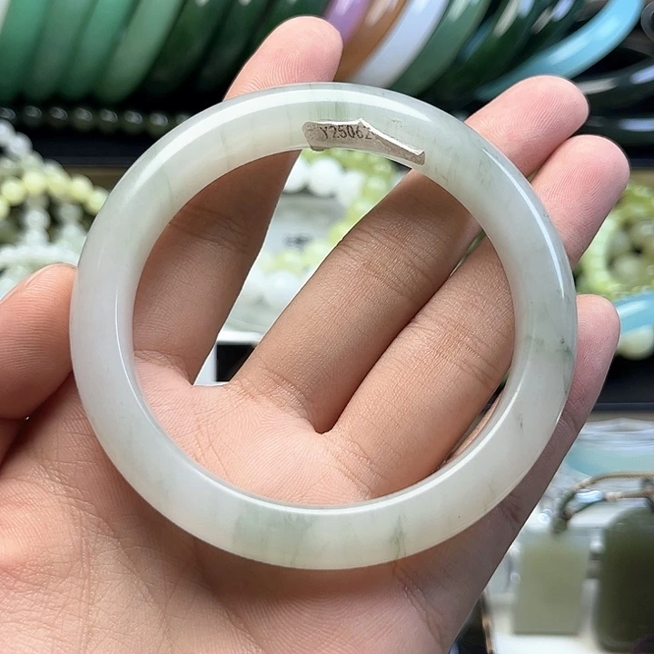 未镶嵌手镯石英质玉