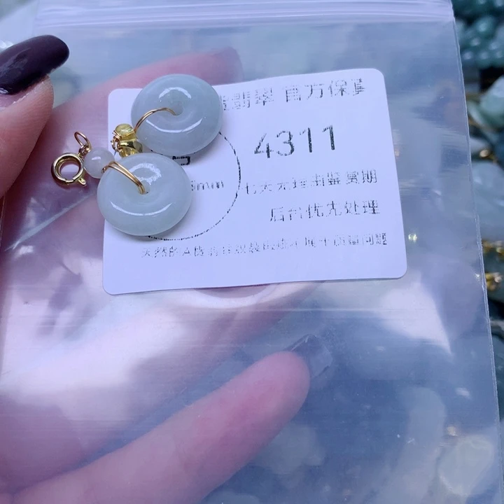 吊坠(不含链)未镶嵌翡翠