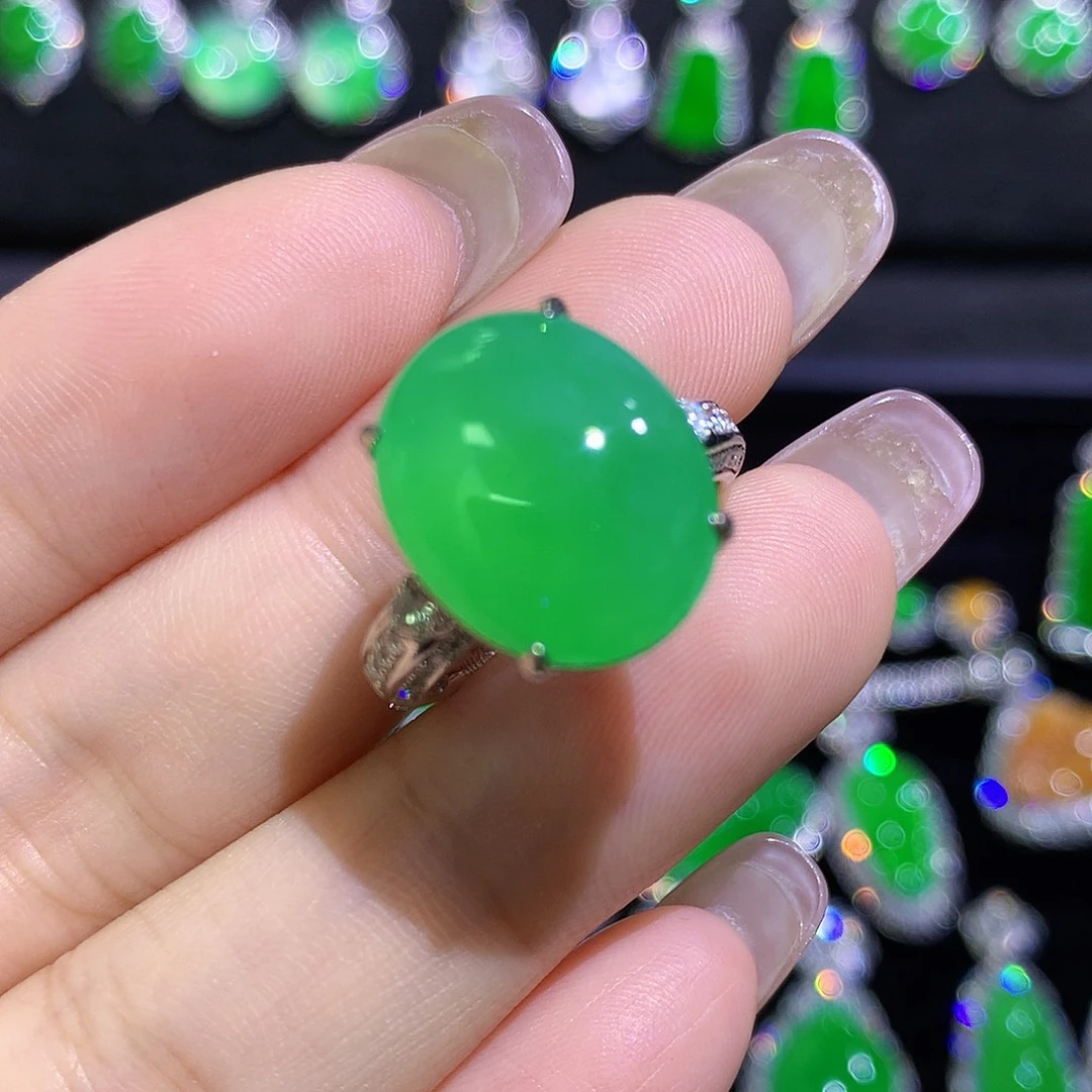 翡翠18K金镶嵌戒指高冰满绿