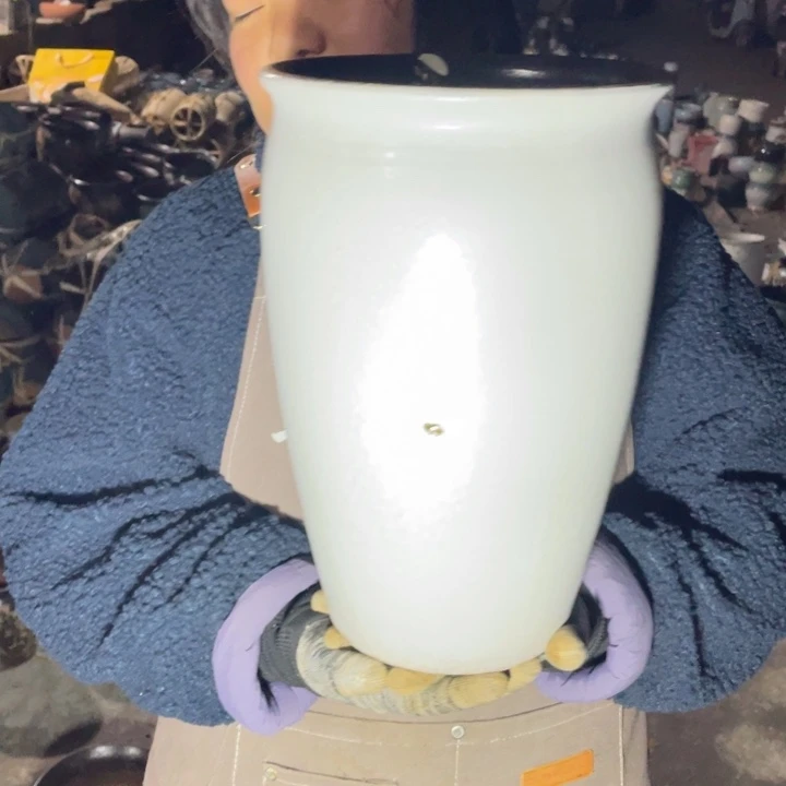 紫砂花盆口20高31瑕疵瑕疵