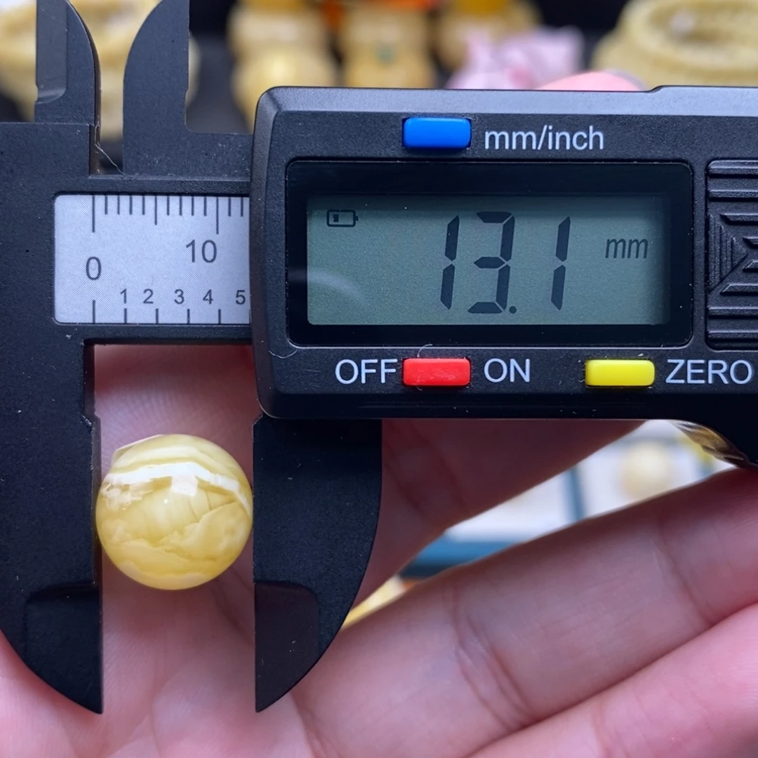 蜜蜡未镶嵌珠宝奇石