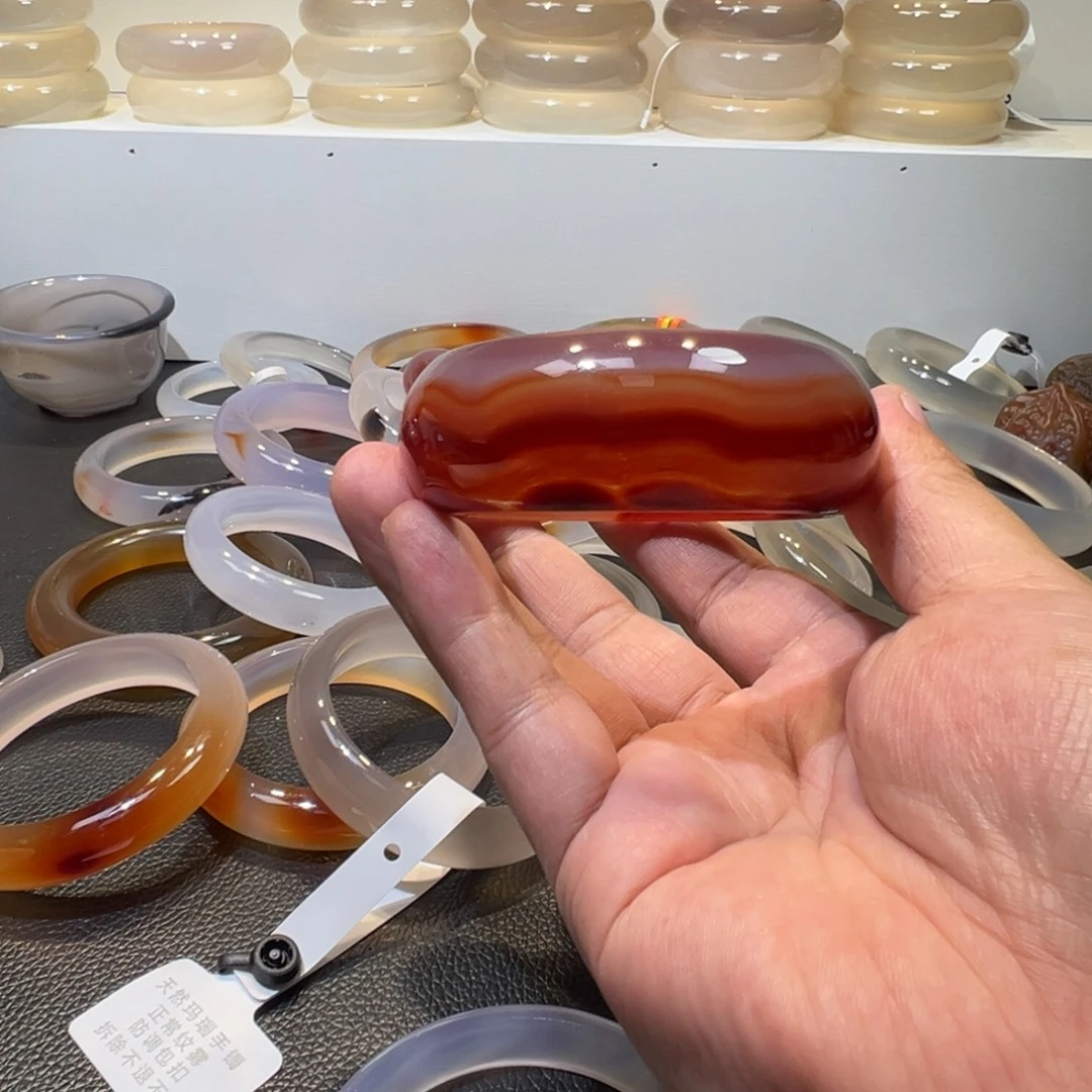 中***万玛瑙/玉髓未镶嵌手镯