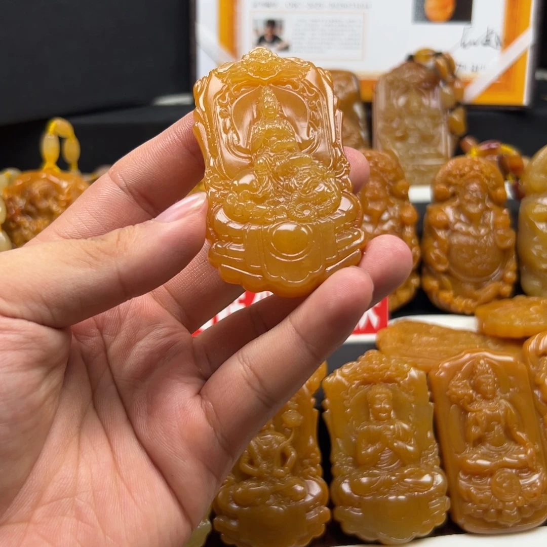 幸***安未镶嵌石英质玉（黄龙玉）黄龙玉