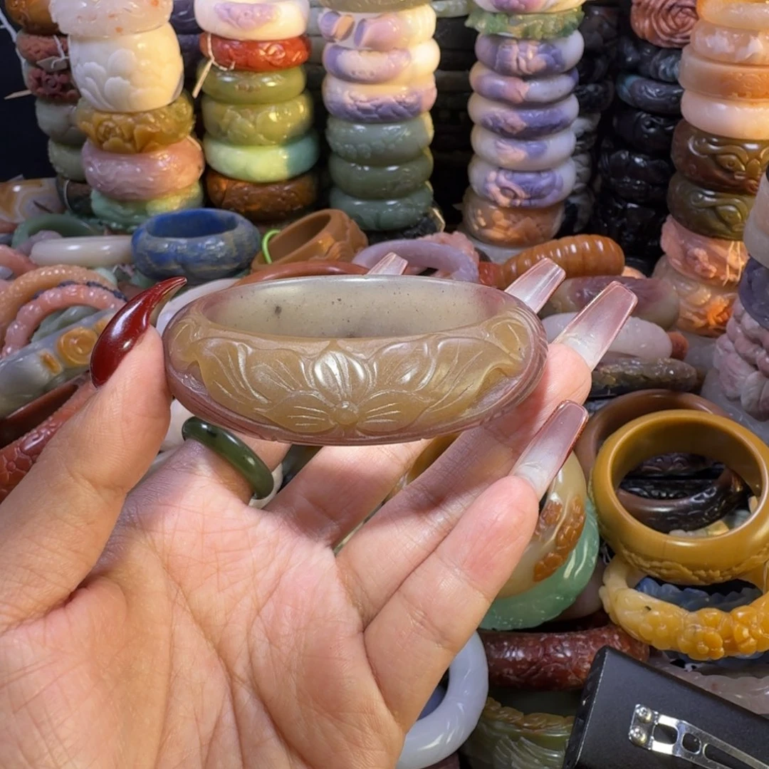 石英质玉（佘太翠）未镶嵌手镯35。57。不退换