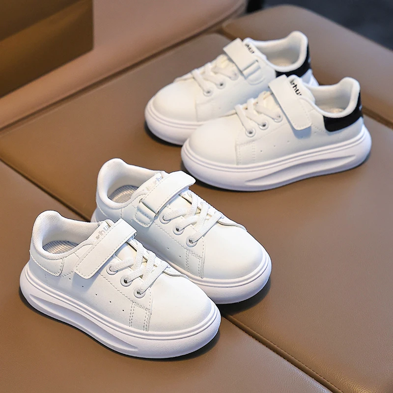 小黄鸭幼儿园小白鞋2025新款男童女童小中童白色板鞋软底运动鞋