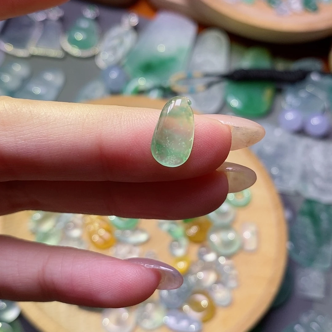 翡翠颈饰未镶嵌翡翠