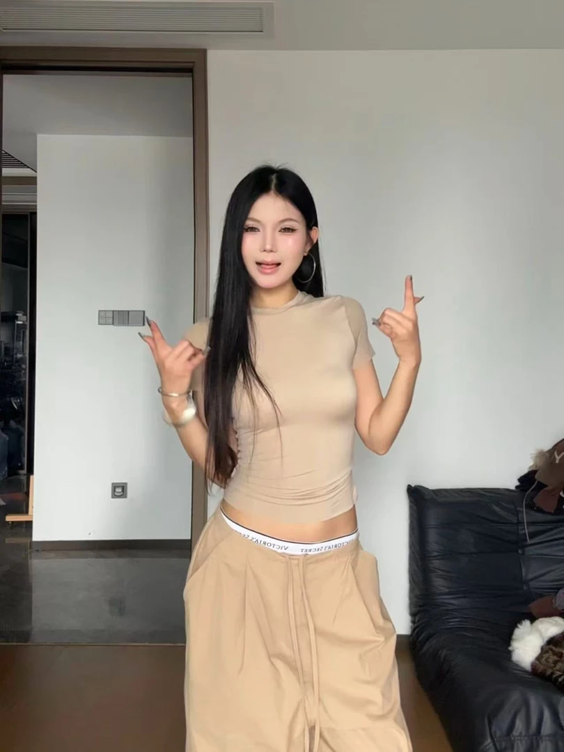 【吉月月】正肩裸感显身材t恤