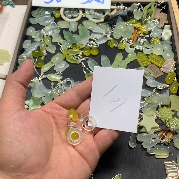 花***兮蛇纹石玉未镶嵌耳钉