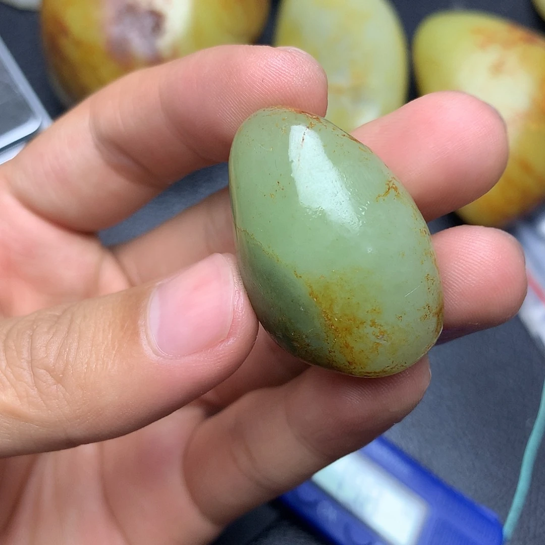 和田玉未镶嵌把件