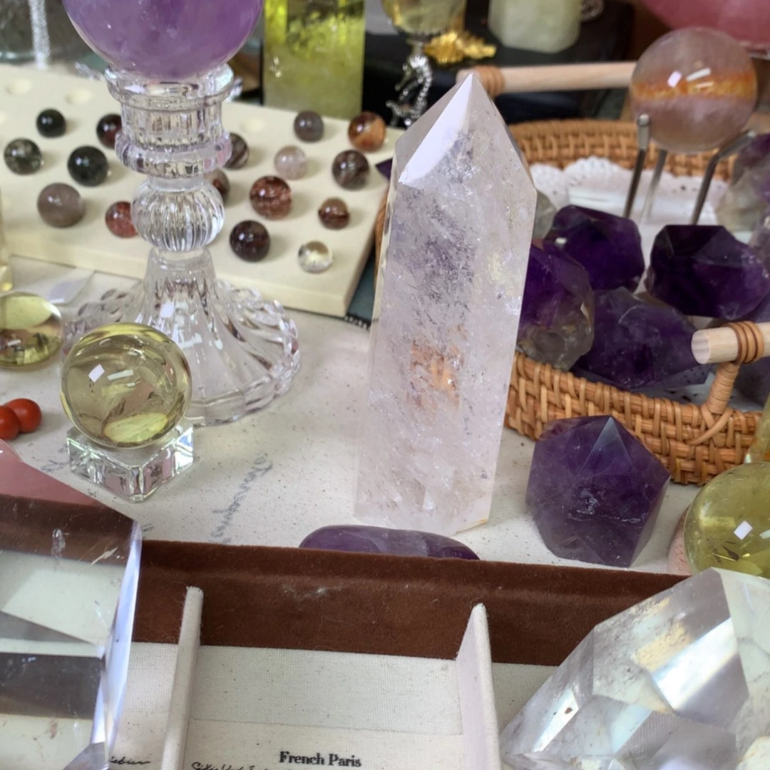 水晶珠宝半成品未镶嵌絮水晶柱和冰块