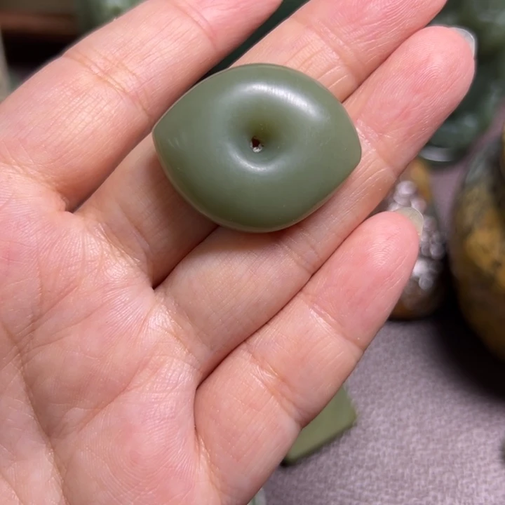冰***莉颈饰未镶嵌岫岩河磨玉（透闪石质玉）