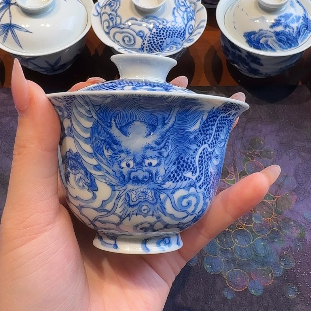 青花复古龙纹盖碗