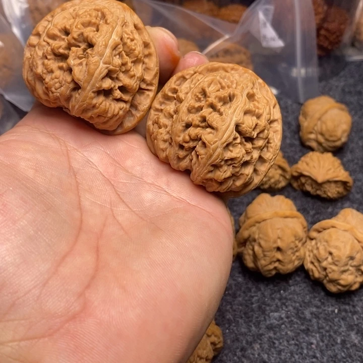 吊坠文玩核桃49大粗筋