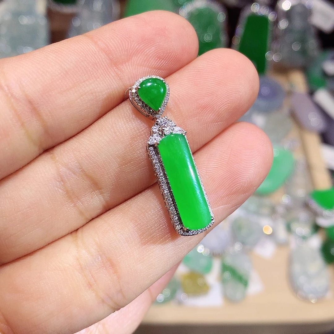 翡翠18K金镶嵌颈饰