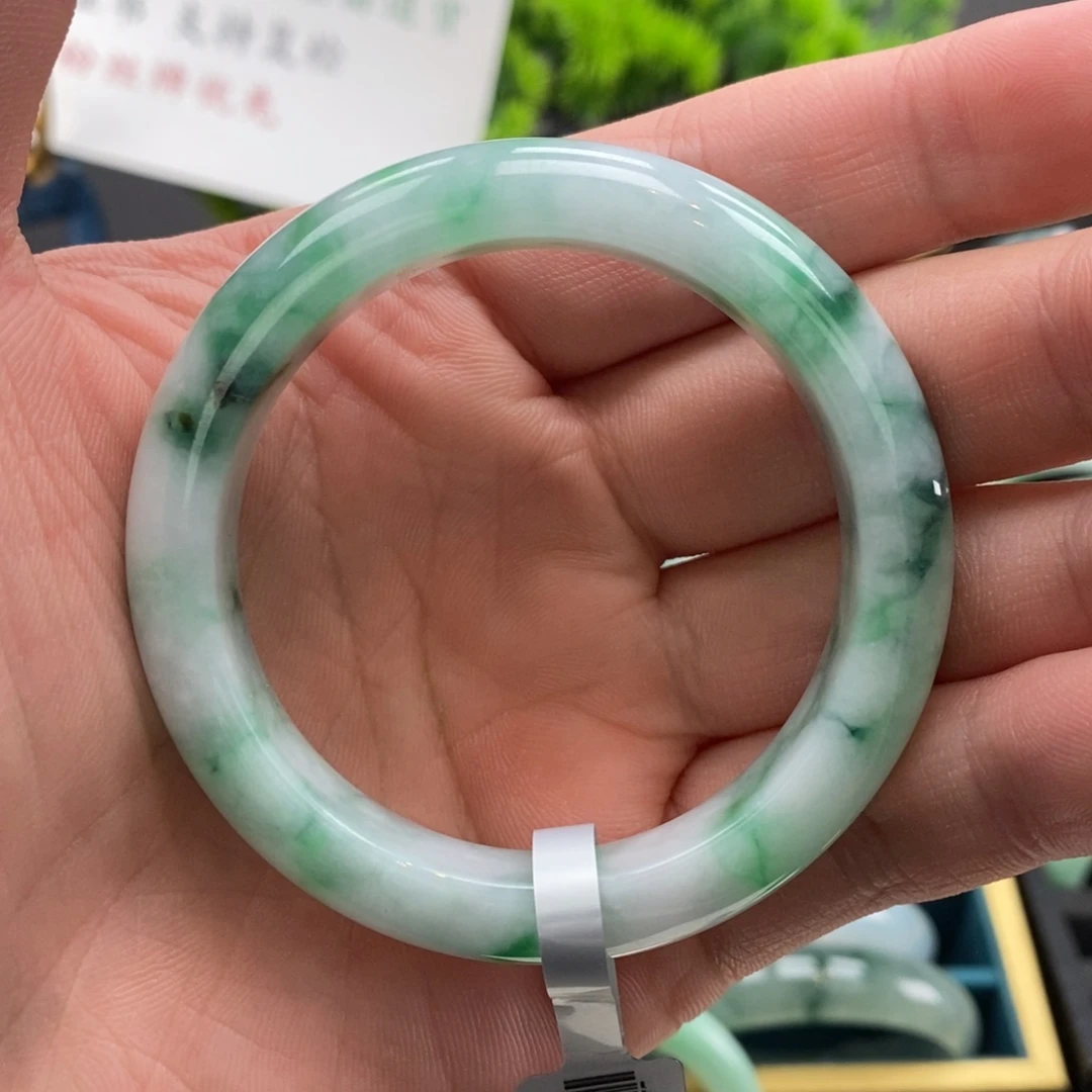 翡翠手镯（圆镯）未镶嵌缅甸翡翠