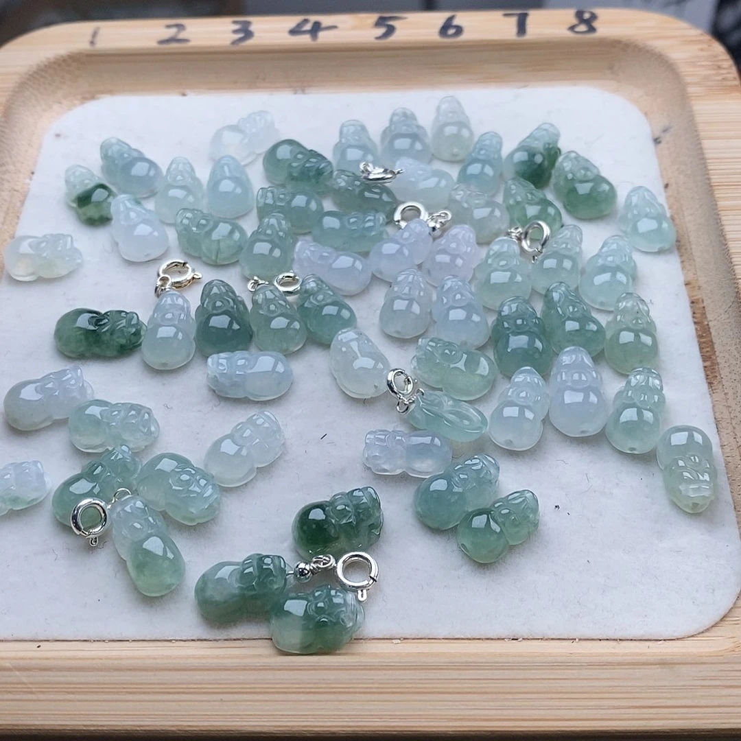 翡翠颈饰未镶嵌前后孔貔貅1个