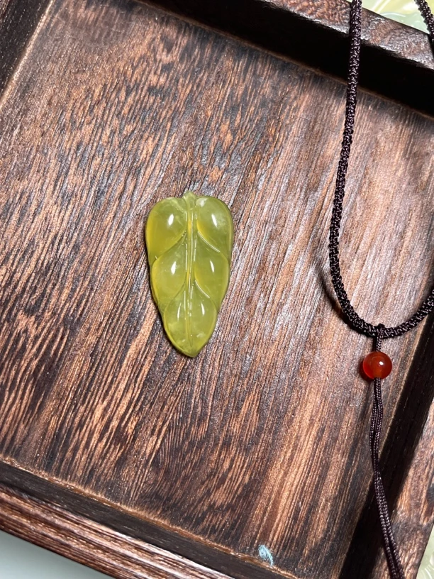 岫玉叶子吊坠送绳女士挂坠精致百搭时尚