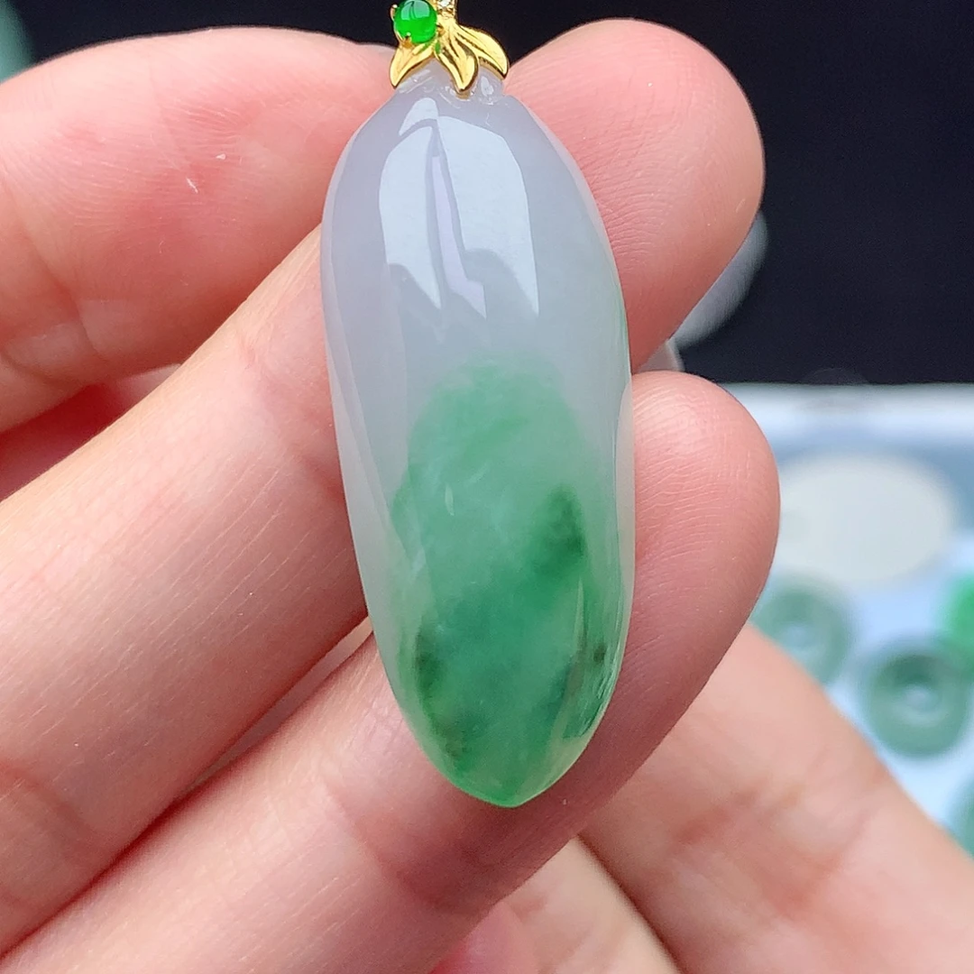 翡翠18K金镶嵌颈饰
