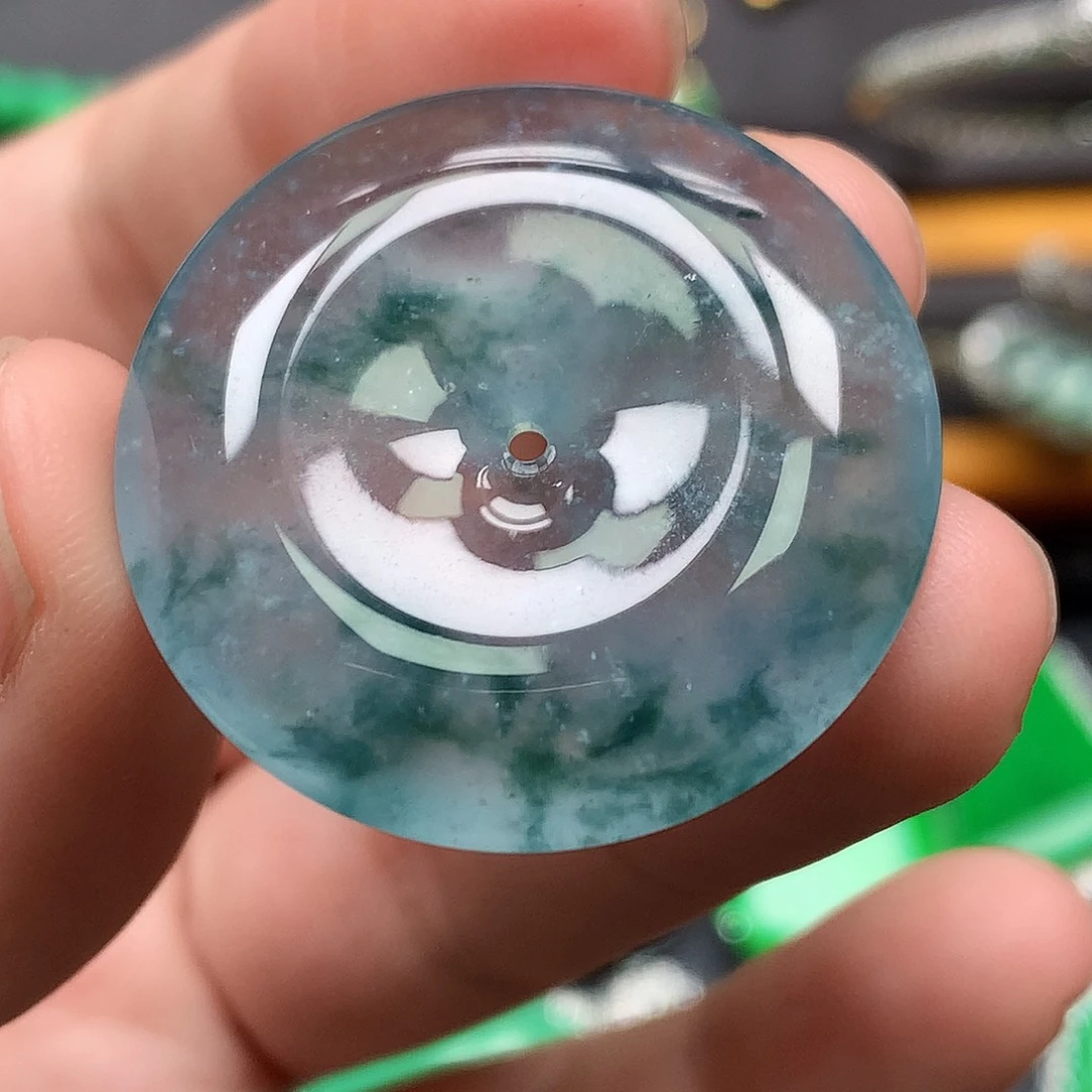 翡翠未镶嵌颈饰平安扣